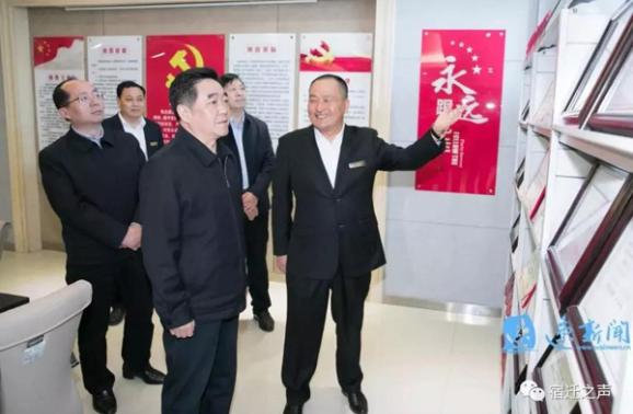 張愛(ài)軍到華夏集團(tuán)調(diào)研肯定建筑業(yè)貢獻(xiàn)：拿出扶持對(duì)策，做大做強(qiáng)